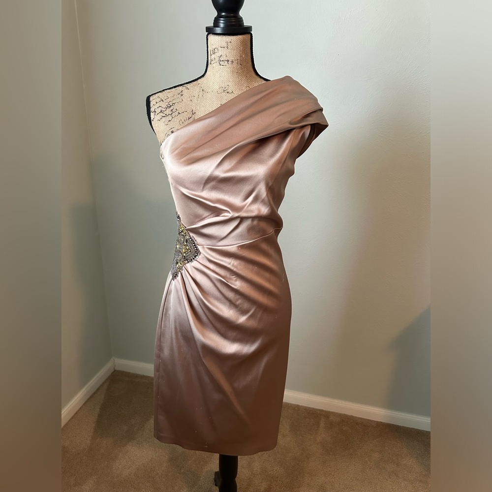 David Meister Knee Length Formal One Shoulder Strapless. Knee Length. Size 6.